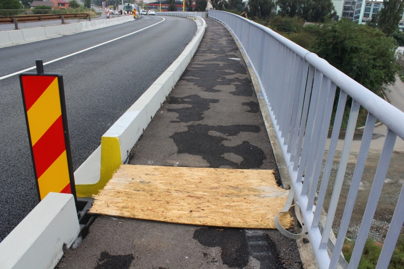 de astazi se circula pe podul ipmc partea noua a fost redata traficului galerie foto 512793 de astazi se circula pe podul ipmc partea noua a fost redata traficului galerie foto 512793