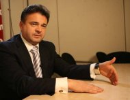 Ice Bucket Challenge între candidaţii de la prezidenţiale William Brînză a provocat-o pe Monica Macovei