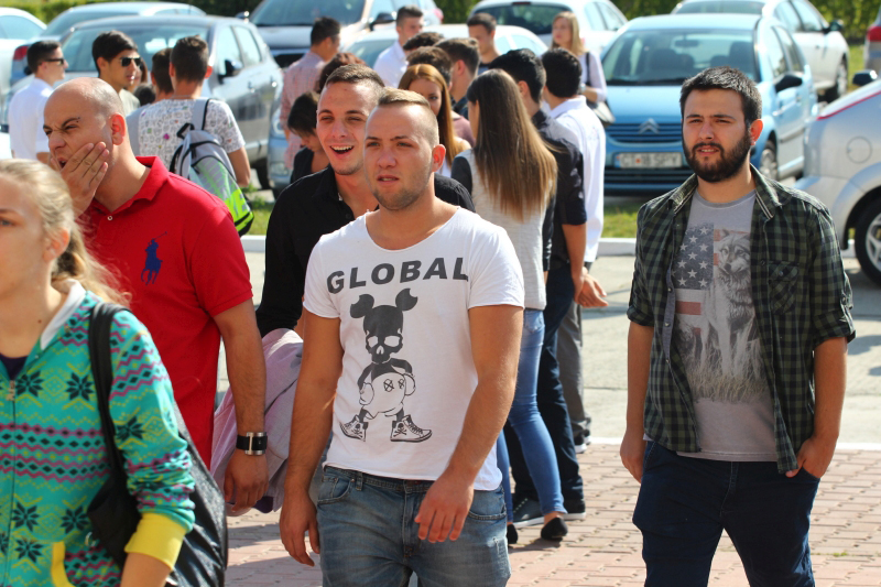 fotoreportaj deschiderea anului universitar sau prilej de etalare a celor mai tari tinute 514063 fotoreportaj deschiderea anului universitar sau prilej de etalare a celor mai tari tinute 514063