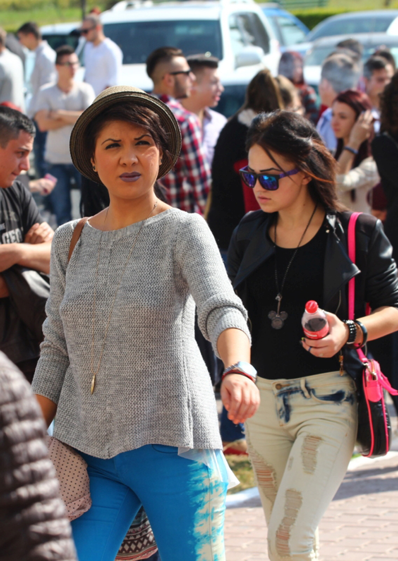 fotoreportaj deschiderea anului universitar sau prilej de etalare a celor mai tari tinute 514063 fotoreportaj deschiderea anului universitar sau prilej de etalare a celor mai tari tinute 514063