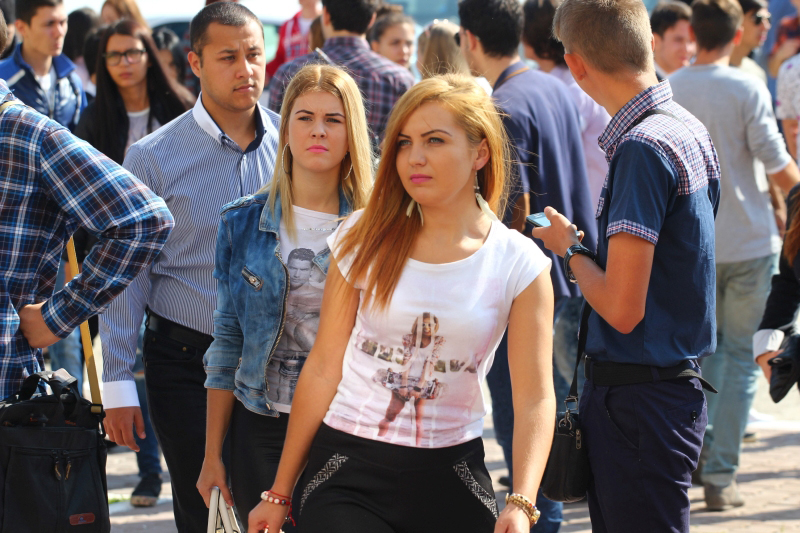 fotoreportaj deschiderea anului universitar sau prilej de etalare a celor mai tari tinute 514063 fotoreportaj deschiderea anului universitar sau prilej de etalare a celor mai tari tinute 514063