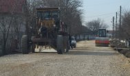 Lucrări suportate din strâmtoratul buget local Trotuarele şi străzile din Cuza Vodă, făcute cu eforturi considerabile