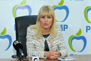 Elena Udrea Românii ar putea alege un preşedinte care a încălcat Constituţia