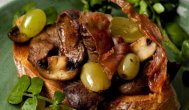 Ecuisine.ro Ficatei de pui cu struguri si ciuperci 