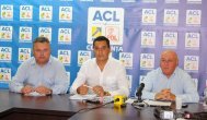 Cine rămâne cu onoarea nereperată? PSD se leapădă de fluturaşii anti-Iohannis, BEJ admite că sunt distribuiţi ilegal (galerie foto)