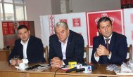 PSD Constanţa joacă în taberele adversarilor? Toate bannerele rupte, repuse pe poziţie la iniţiativa senatorului Nicolae Moga (galerie foto)