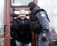 Adrian Panduru, “mâna dreaptă” a lui Sile Cămătaru, s-a predat la Poliţia Capitalei
