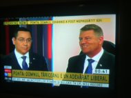 A doua dezbatere Ponta - Iohannis a început Klaus Iohannis l-a surprins din start pe Victor Ponta