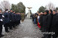 FotoreportajCeremonial militar şi religios cu depuneri de coroane de flori, de Ziua României la Constanţa     