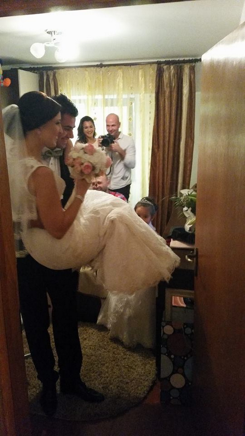 mirele jonglerii cu mingea si striptease camerunezul parfait ripert a jucat gaina la nunta fotbalistului mirele jonglerii cu mingea si striptease camerunezul parfait ripert a jucat gaina la nunta fotbalistului