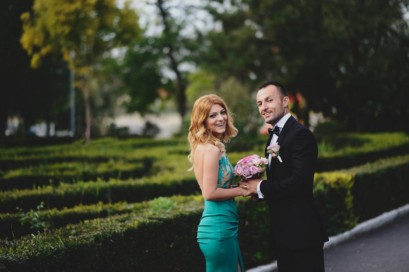 mirele jonglerii cu mingea si striptease camerunezul parfait ripert a jucat gaina la nunta fotbalistului mirele jonglerii cu mingea si striptease camerunezul parfait ripert a jucat gaina la nunta fotbalistului