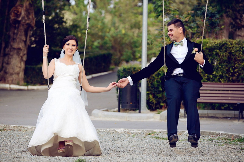 mirele jonglerii cu mingea si striptease camerunezul parfait ripert a jucat gaina la nunta fotbalistului mirele jonglerii cu mingea si striptease camerunezul parfait ripert a jucat gaina la nunta fotbalistului