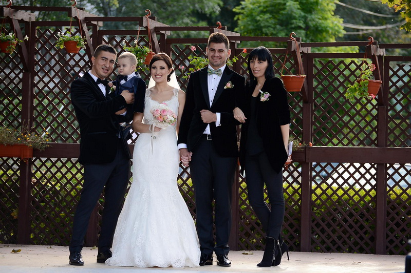 mirele jonglerii cu mingea si striptease camerunezul parfait ripert a jucat gaina la nunta fotbalistului mirele jonglerii cu mingea si striptease camerunezul parfait ripert a jucat gaina la nunta fotbalistului