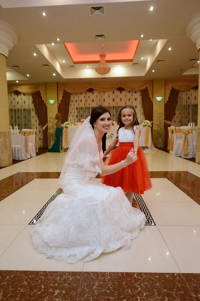 mirele jonglerii cu mingea si striptease camerunezul parfait ripert a jucat gaina la nunta fotbalistului mirele jonglerii cu mingea si striptease camerunezul parfait ripert a jucat gaina la nunta fotbalistului