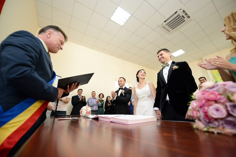 mirele jonglerii cu mingea si striptease camerunezul parfait ripert a jucat gaina la nunta fotbalistului mirele jonglerii cu mingea si striptease camerunezul parfait ripert a jucat gaina la nunta fotbalistului