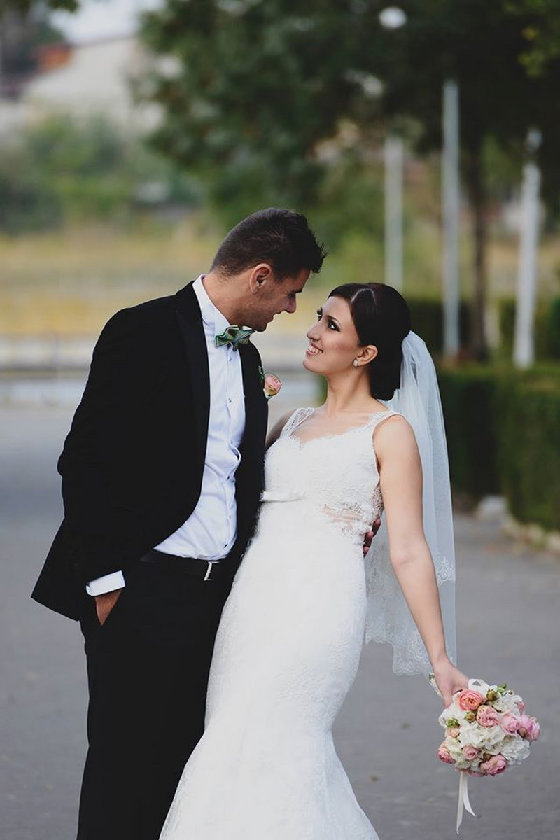 mirele jonglerii cu mingea si striptease camerunezul parfait ripert a jucat gaina la nunta fotbalistului mirele jonglerii cu mingea si striptease camerunezul parfait ripert a jucat gaina la nunta fotbalistului