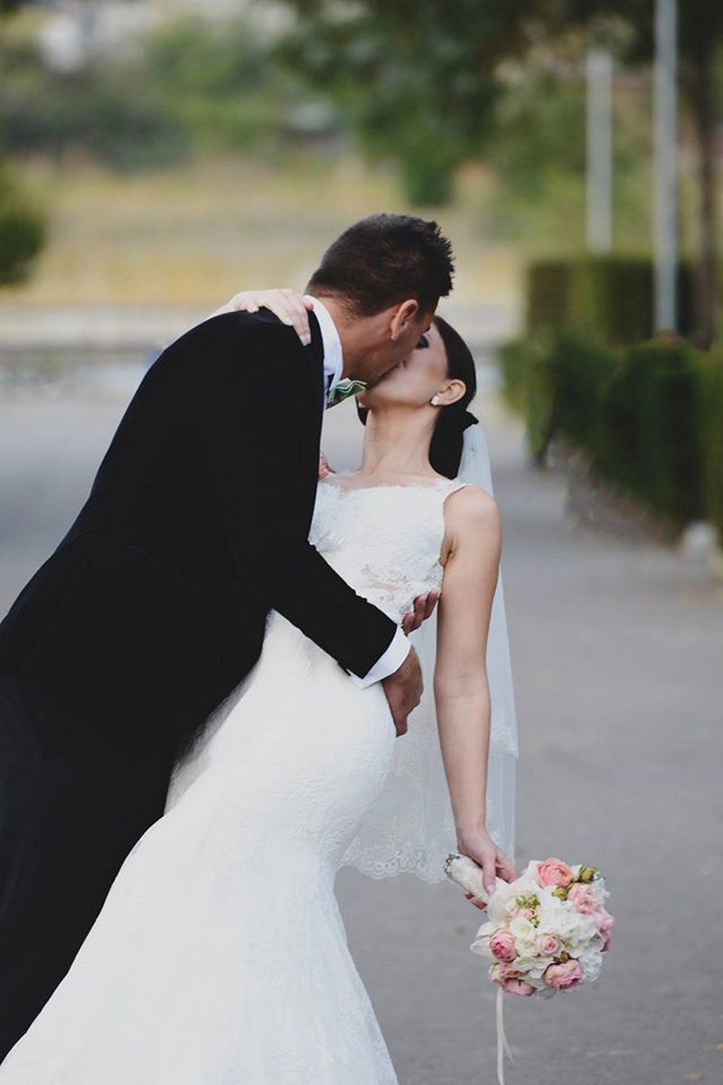 mirele jonglerii cu mingea si striptease camerunezul parfait ripert a jucat gaina la nunta fotbalistului mirele jonglerii cu mingea si striptease camerunezul parfait ripert a jucat gaina la nunta fotbalistului