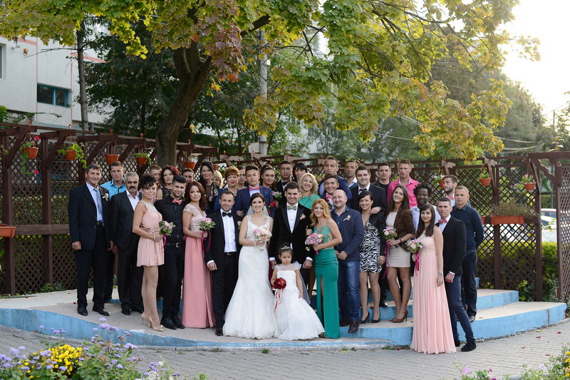 mirele jonglerii cu mingea si striptease camerunezul parfait ripert a jucat gaina la nunta fotbalistului mirele jonglerii cu mingea si striptease camerunezul parfait ripert a jucat gaina la nunta fotbalistului