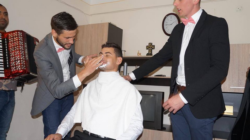 mirele jonglerii cu mingea si striptease camerunezul parfait ripert a jucat gaina la nunta fotbalistului mirele jonglerii cu mingea si striptease camerunezul parfait ripert a jucat gaina la nunta fotbalistului