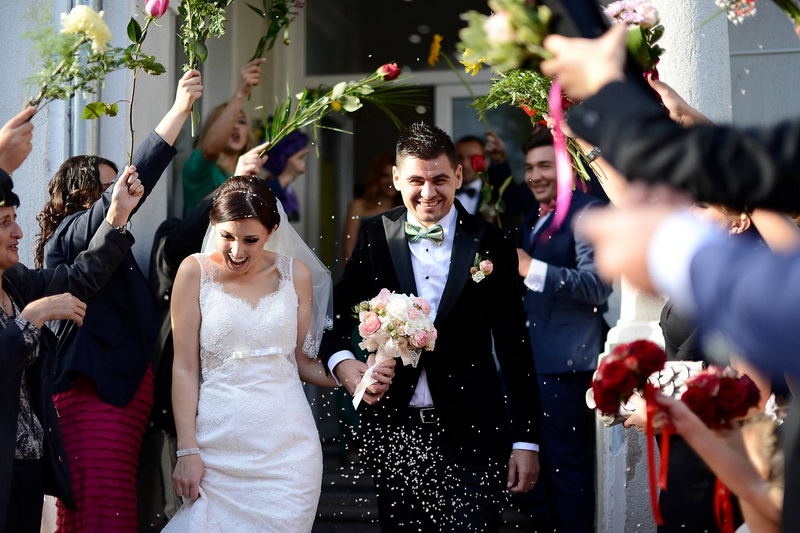 mirele jonglerii cu mingea si striptease camerunezul parfait ripert a jucat gaina la nunta fotbalistului mirele jonglerii cu mingea si striptease camerunezul parfait ripert a jucat gaina la nunta fotbalistului