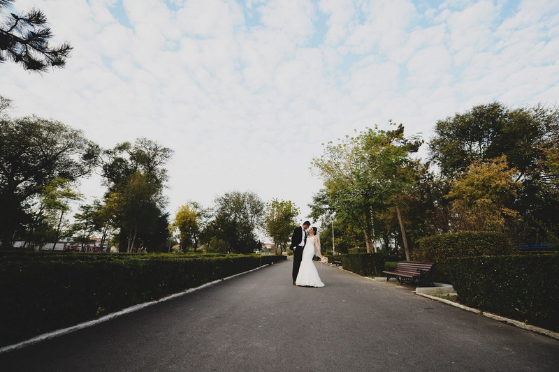 mirele jonglerii cu mingea si striptease camerunezul parfait ripert a jucat gaina la nunta fotbalistului mirele jonglerii cu mingea si striptease camerunezul parfait ripert a jucat gaina la nunta fotbalistului