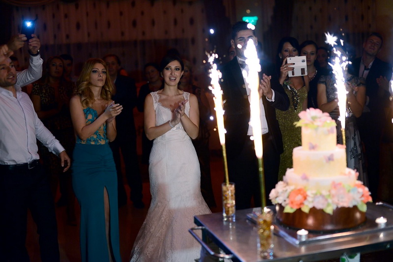 mirele jonglerii cu mingea si striptease camerunezul parfait ripert a jucat gaina la nunta fotbalistului mirele jonglerii cu mingea si striptease camerunezul parfait ripert a jucat gaina la nunta fotbalistului