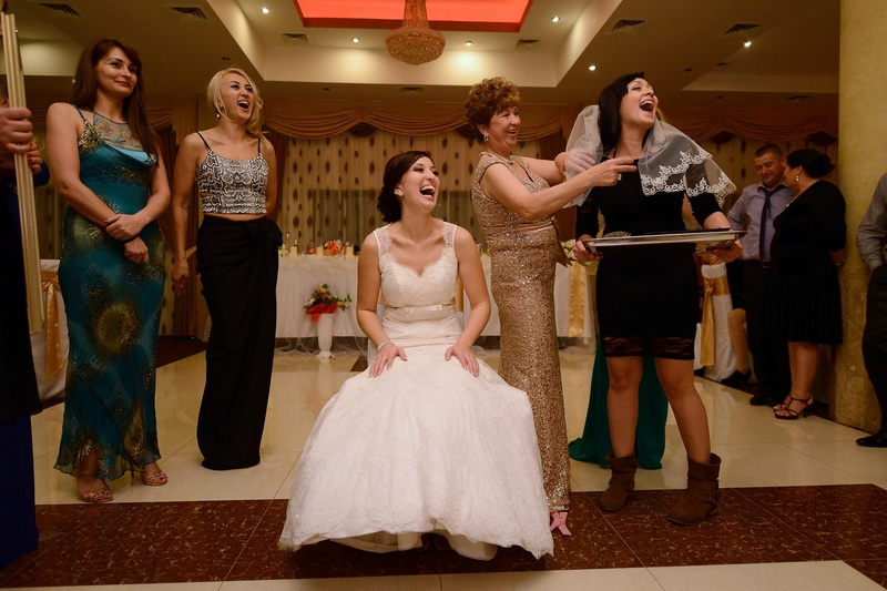 mirele jonglerii cu mingea si striptease camerunezul parfait ripert a jucat gaina la nunta fotbalistului mirele jonglerii cu mingea si striptease camerunezul parfait ripert a jucat gaina la nunta fotbalistului