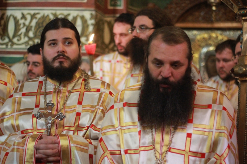 fotoreportaj zeci de preoti si enoriasi i au urat azi viata lunga arhiepiscopului tomisului 524646