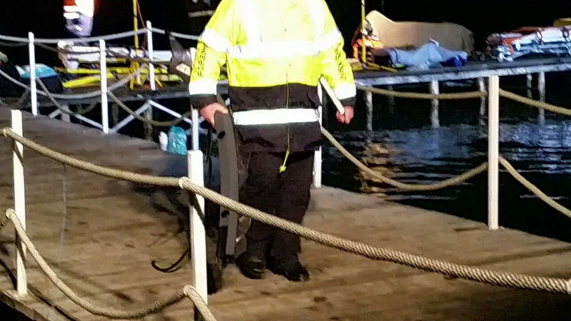 scafandrii au scos la suprafata bucati din elicopterul prabusit in lacul siutghiol 524998 scafandrii au scos la suprafata bucati din elicopterul prabusit in lacul siutghiol 524998