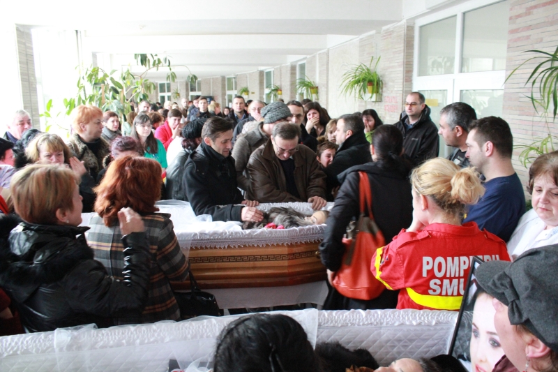 fotoreportaj durere fara margini la spitalul judetean colegii si au luat ramas bun de la cei patru membri fotoreportaj durere fara margini la spitalul judetean colegii si au luat ramas bun de la cei patru membri