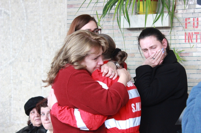 fotoreportaj durere fara margini la spitalul judetean colegii si au luat ramas bun de la cei patru membri fotoreportaj durere fara margini la spitalul judetean colegii si au luat ramas bun de la cei patru membri