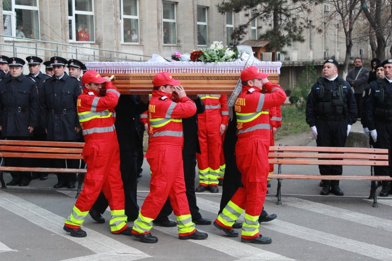fotoreportaj durere fara margini la spitalul judetean colegii si au luat ramas bun de la cei patru membri fotoreportaj durere fara margini la spitalul judetean colegii si au luat ramas bun de la cei patru membri