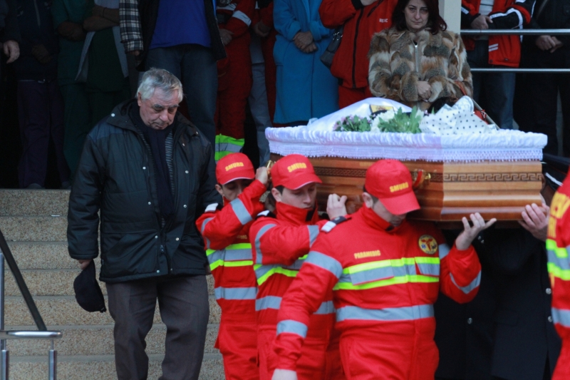 fotoreportaj durere fara margini la spitalul judetean colegii si au luat ramas bun de la cei patru membri fotoreportaj durere fara margini la spitalul judetean colegii si au luat ramas bun de la cei patru membri
