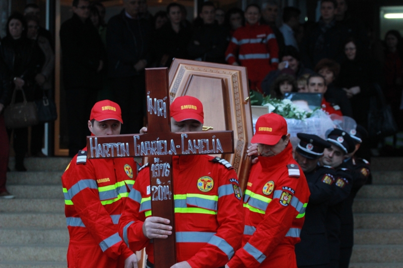 fotoreportaj durere fara margini la spitalul judetean colegii si au luat ramas bun de la cei patru membri fotoreportaj durere fara margini la spitalul judetean colegii si au luat ramas bun de la cei patru membri
