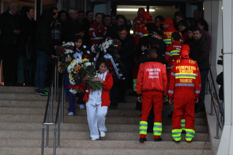fotoreportaj durere fara margini la spitalul judetean colegii si au luat ramas bun de la cei patru membri fotoreportaj durere fara margini la spitalul judetean colegii si au luat ramas bun de la cei patru membri