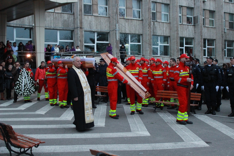 fotoreportaj durere fara margini la spitalul judetean colegii si au luat ramas bun de la cei patru membri fotoreportaj durere fara margini la spitalul judetean colegii si au luat ramas bun de la cei patru membri