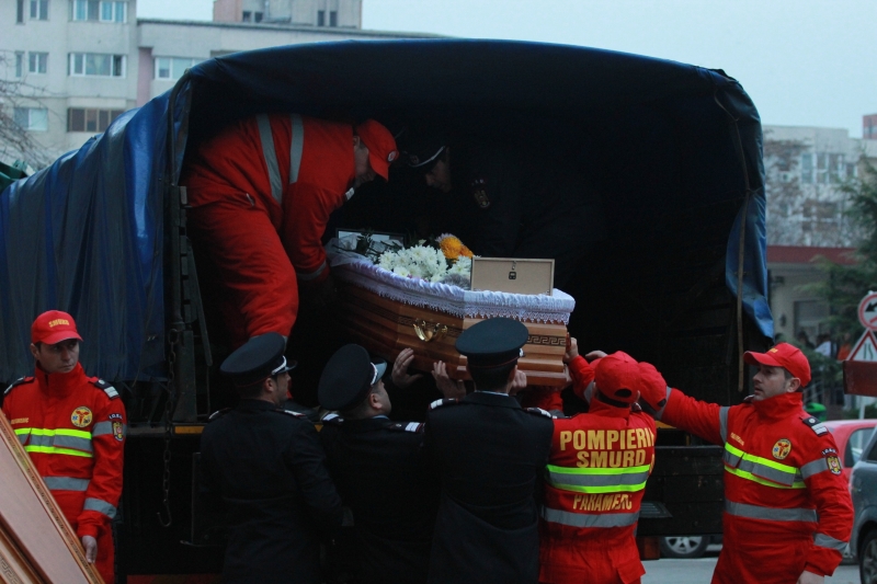 fotoreportaj durere fara margini la spitalul judetean colegii si au luat ramas bun de la cei patru membri fotoreportaj durere fara margini la spitalul judetean colegii si au luat ramas bun de la cei patru membri