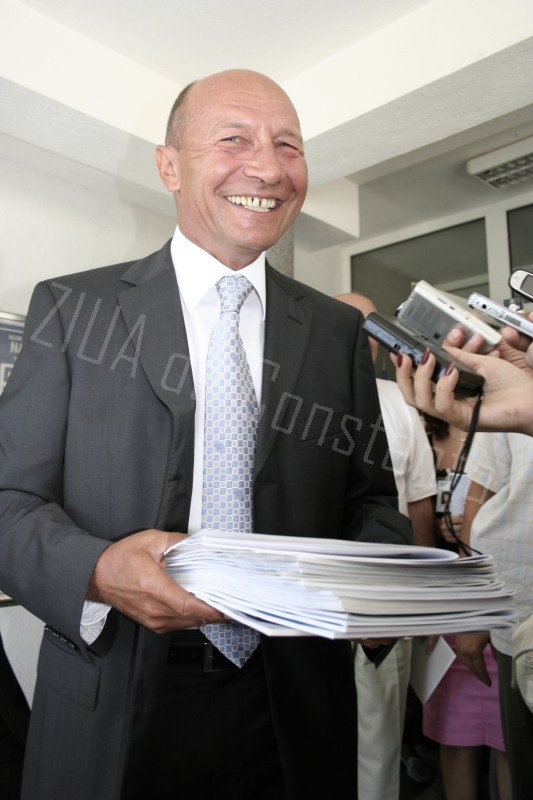 fotoreportaj presedintele jucator remember traian basescu zece ani in imagini la constanta 525642 fotoreportaj presedintele jucator remember traian basescu zece ani in imagini la constanta 525642