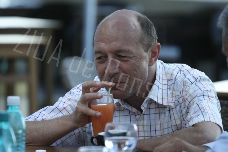 fotoreportaj presedintele jucator remember traian basescu zece ani in imagini la constanta 525642 fotoreportaj presedintele jucator remember traian basescu zece ani in imagini la constanta 525642