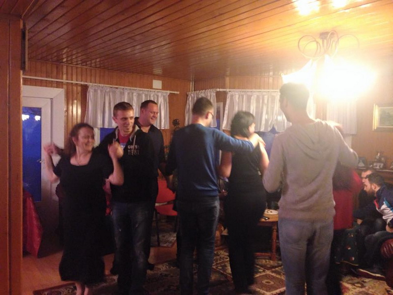 fiica cea mica a sotilor garabet adelina bianca garabet si robert mitchell petrecere de logodna la ovidiu fiica cea mica a sotilor garabet adelina bianca garabet si robert mitchell petrecere de logodna la ovidiu