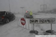 Restricţie prelungită pe DN 1D şi pe DN 4 Viscolul şi zăpada ţin şoferii departe de Capitală