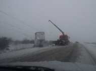 Vine iarna, bine-mi pare că Regia dă cu sare Angajații RAJDP, plătiți la fiecare fulg depus pe carosabil 