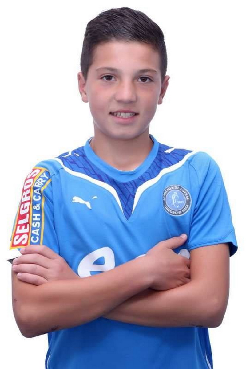 fotbalistul dimciu halep e capitan la juniorii viitorului varul simonei halep a fost premiat de legenda fotbalistul dimciu halep e capitan la juniorii viitorului varul simonei halep a fost premiat de legenda