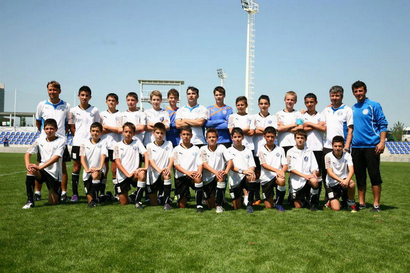 fotbalistul dimciu halep e capitan la juniorii viitorului varul simonei halep a fost premiat de legenda fotbalistul dimciu halep e capitan la juniorii viitorului varul simonei halep a fost premiat de legenda