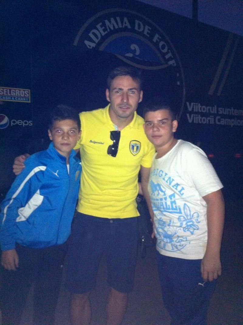 fotbalistul dimciu halep e capitan la juniorii viitorului varul simonei halep a fost premiat de legenda fotbalistul dimciu halep e capitan la juniorii viitorului varul simonei halep a fost premiat de legenda