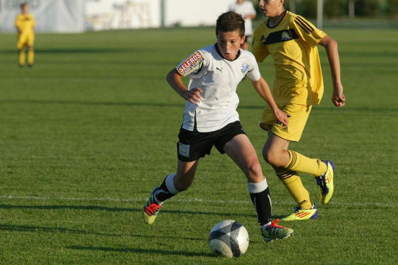 fotbalistul dimciu halep e capitan la juniorii viitorului varul simonei halep a fost premiat de legenda fotbalistul dimciu halep e capitan la juniorii viitorului varul simonei halep a fost premiat de legenda