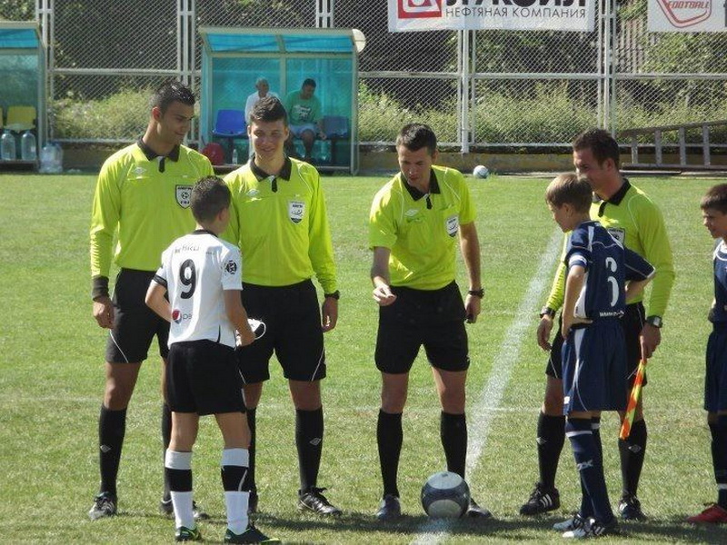 fotbalistul dimciu halep e capitan la juniorii viitorului varul simonei halep a fost premiat de legenda fotbalistul dimciu halep e capitan la juniorii viitorului varul simonei halep a fost premiat de legenda