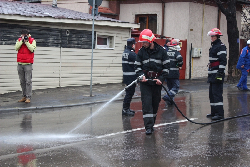 fotoreportaj un sofer neatent a trimis la spital 21 de pasageri impact in intersectie rezultatul microbuz fotoreportaj un sofer neatent a trimis la spital 21 de pasageri impact in intersectie rezultatul microbuz