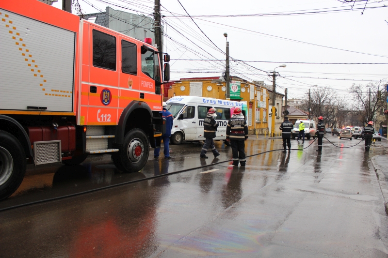 fotoreportaj un sofer neatent a trimis la spital 21 de pasageri impact in intersectie rezultatul microbuz fotoreportaj un sofer neatent a trimis la spital 21 de pasageri impact in intersectie rezultatul microbuz