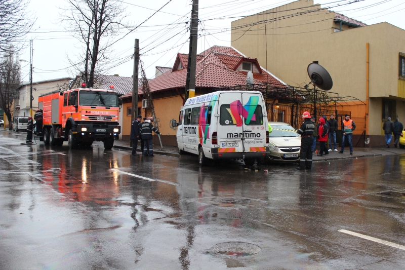 fotoreportaj un sofer neatent a trimis la spital 21 de pasageri impact in intersectie rezultatul microbuz fotoreportaj un sofer neatent a trimis la spital 21 de pasageri impact in intersectie rezultatul microbuz